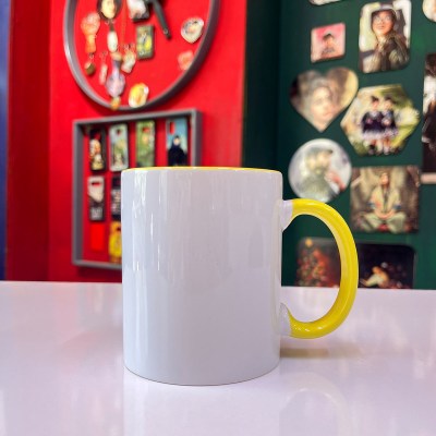 لیوان دسته و داخل رنگی زرد